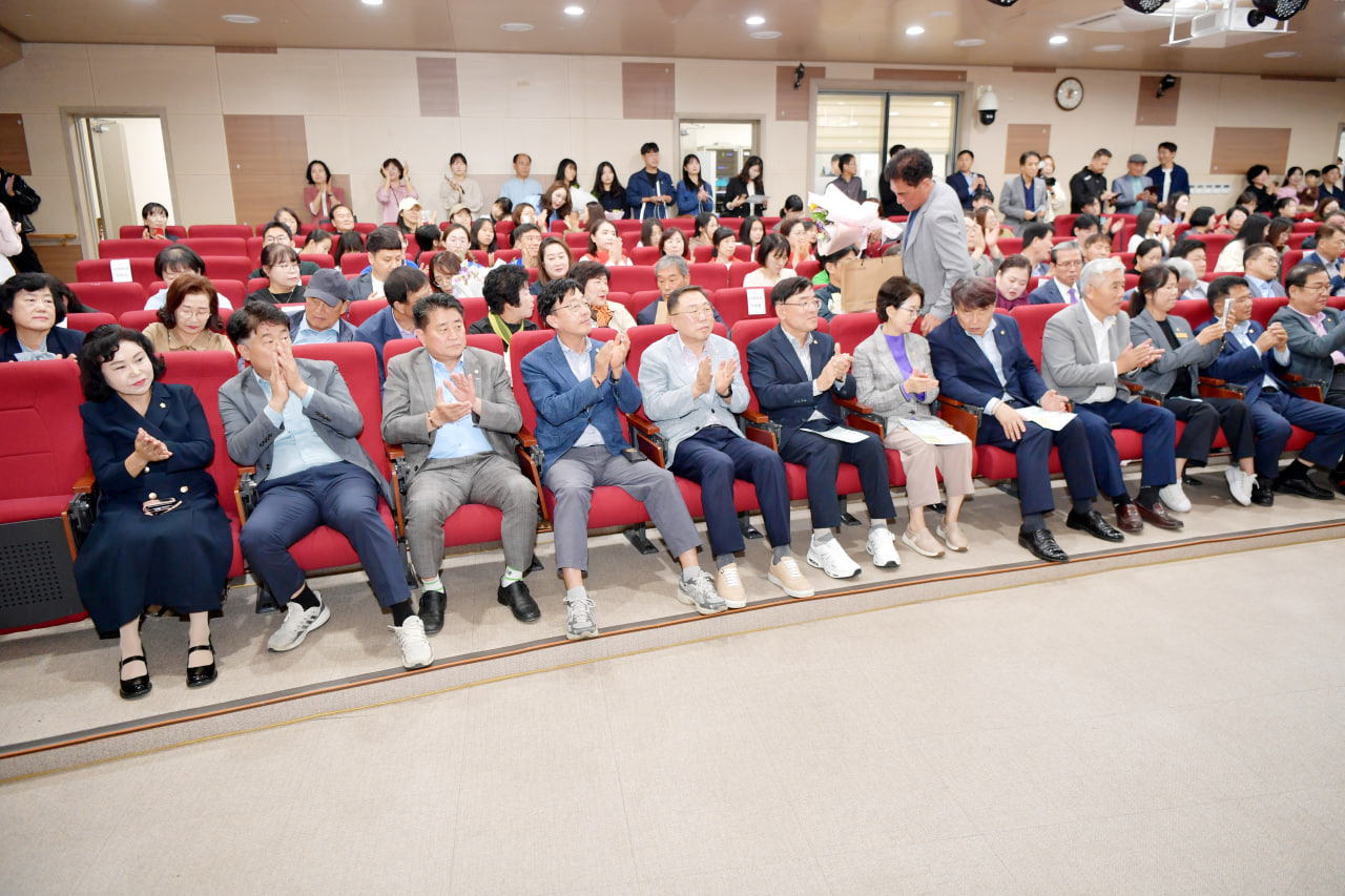 '제25회 사회복지인의 날 기념식 및 복지박람회' 게시글의 사진(2) 'photo_2_2024-10-14_09-24-42.jpg' '제25회 사회복지인의 날 기념식 및 복지박람회' 게시글의 사진(2) 'photo_2_2024-10-14_09-24-42.jpg'