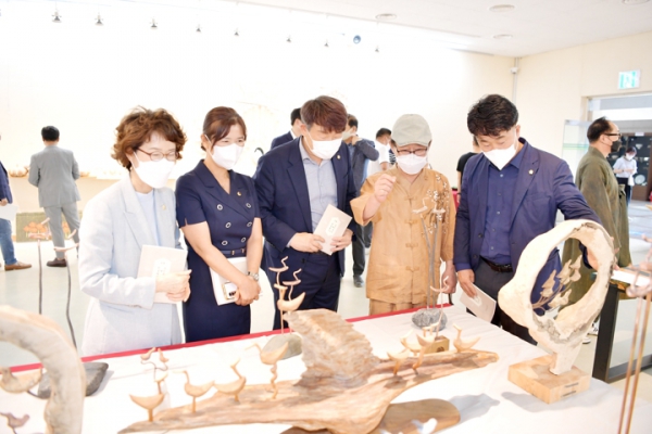 '문경공예인협회 창립 전시회' 게시글의 사진(6) '6_c_gallery_1663479628.jpg' '문경공예인협회 창립 전시회' 게시글의 사진(6) '6_c_gallery_1663479628.jpg'