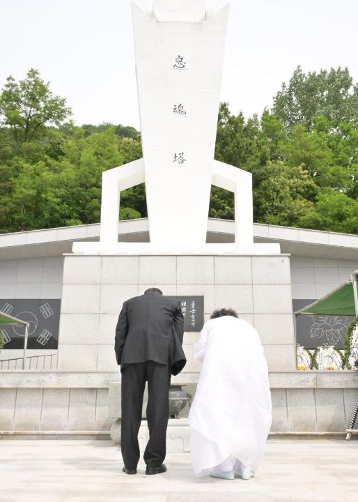 '제70회 현충일 추념식' 게시글의 사진(21) 'photo_11_2025-06-09_09-42-39.jpg' '제70회 현충일 추념식' 게시글의 사진(21) 'photo_11_2025-06-09_09-42-39.jpg'