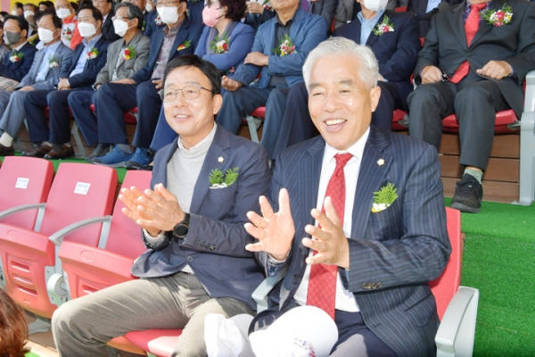 '제71회 문경시민체육대회' 게시글의 사진(5) '2_c_gallery_1666263728.jpg' '제71회 문경시민체육대회' 게시글의 사진(5) '2_c_gallery_1666263728.jpg'