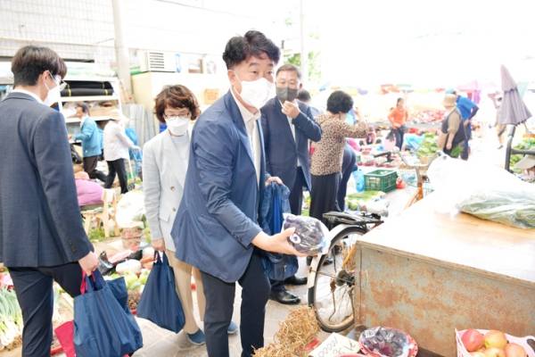'추석맞이 전통시장 장보기 - 점촌재래시장' 게시글의 사진(4) '4_c_gallery_1663116261.jpg' '추석맞이 전통시장 장보기 - 점촌재래시장' 게시글의 사진(4) '4_c_gallery_1663116261.jpg'