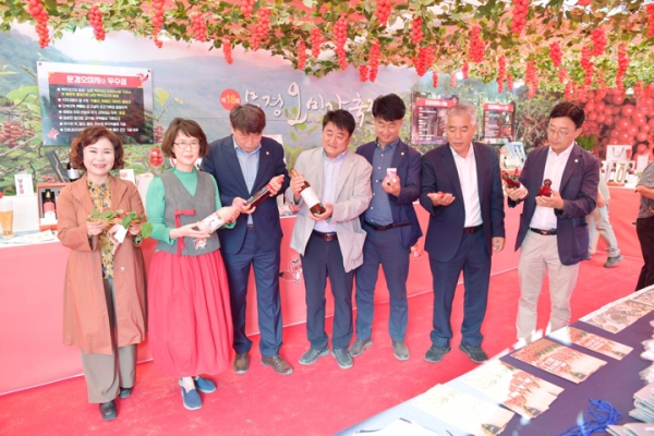 '2022 문경오미자축제' 게시글의 사진(1) 'c_gallery_1663479210.jpg' '2022 문경오미자축제' 게시글의 사진(1) 'c_gallery_1663479210.jpg'