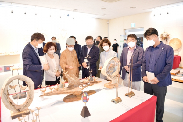 '문경공예인협회 창립 전시회' 게시글의 사진(1) 'c_gallery_1663479628.jpg' '문경공예인협회 창립 전시회' 게시글의 사진(1) 'c_gallery_1663479628.jpg'