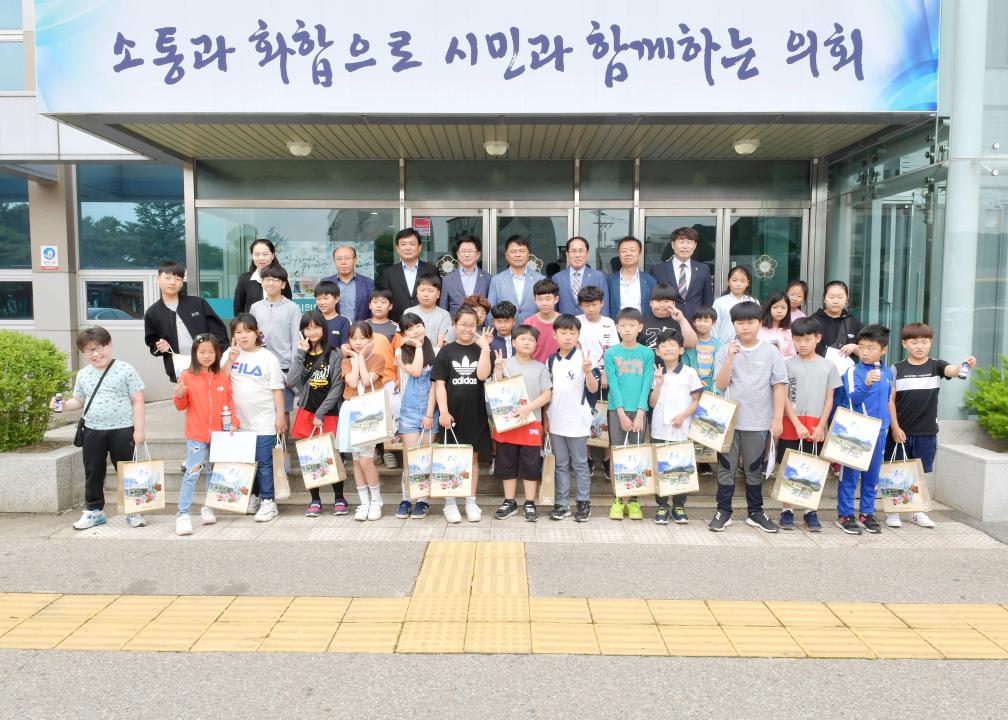 '(19.05.28.) 호계초등학교 의회 견학 방문' 게시글의 사진(2) '호계초등학교 문경시의회 견학4(0528).jpg'