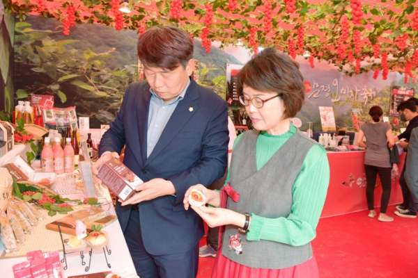 '2022 문경오미자축제' 게시글의 사진(4) '4_c_gallery_1663479210.jpg' '2022 문경오미자축제' 게시글의 사진(4) '4_c_gallery_1663479210.jpg'