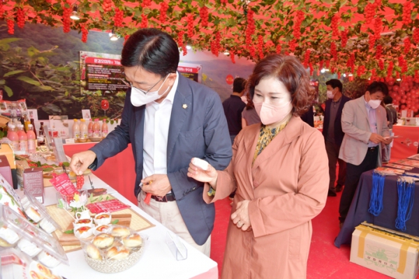 '2022 문경오미자축제' 게시글의 사진(6) '6_c_gallery_1663479210.jpg' '2022 문경오미자축제' 게시글의 사진(6) '6_c_gallery_1663479210.jpg'